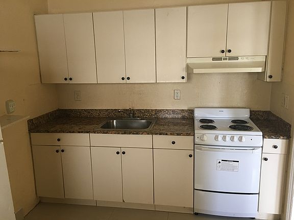 3rd image of 1945 Bay Dr APT 2