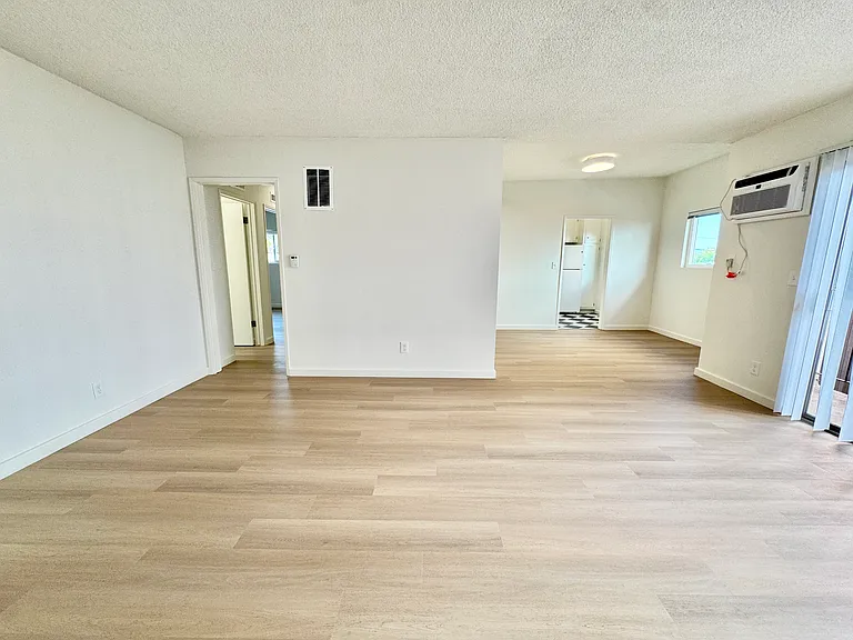 8110 Norton Ave #8 — Photo 10