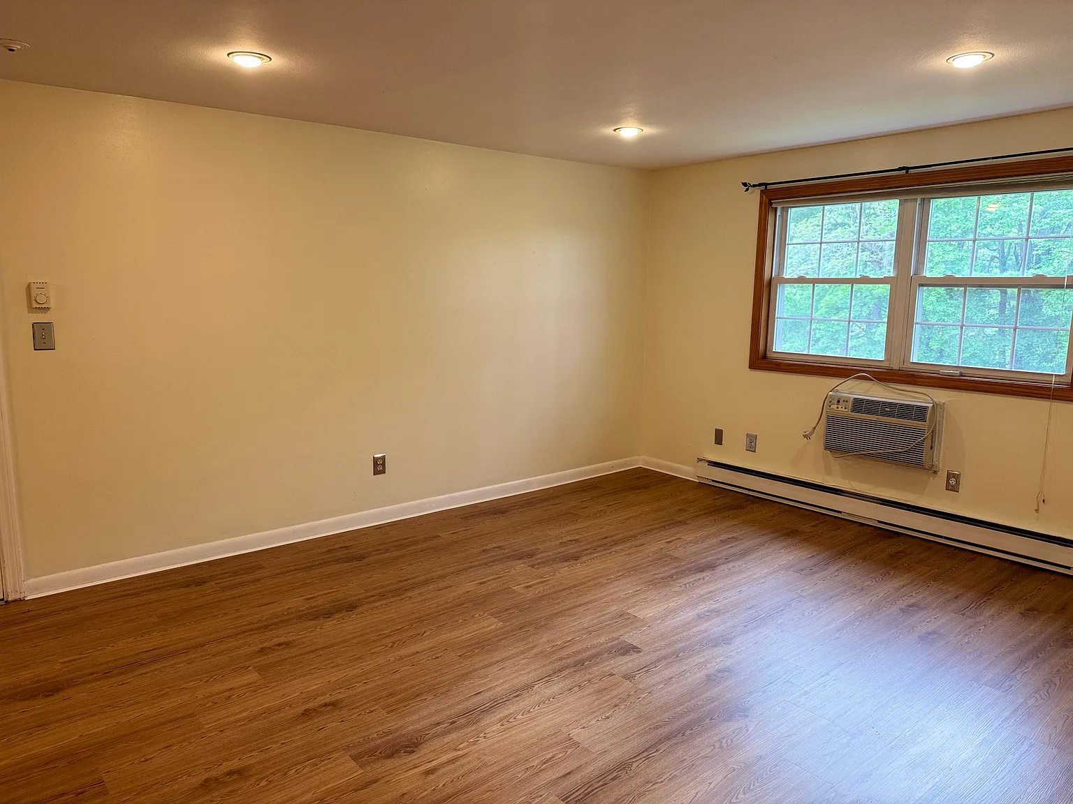 2 bed, 715 sqft, $2,400 — Photo 4