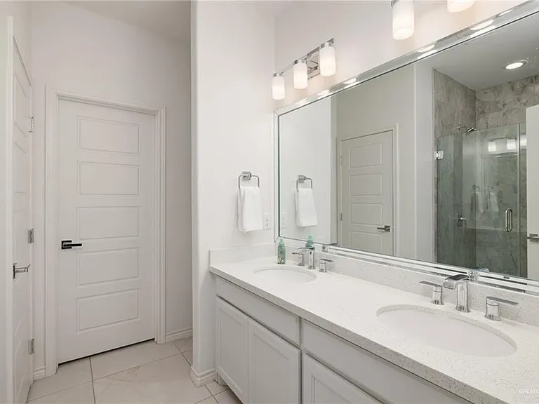 405 Olympic St — Photo 7