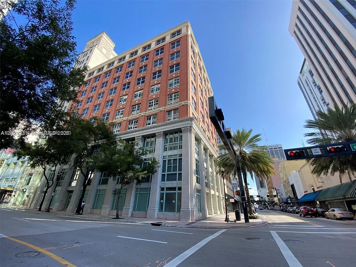 Building Photo - 111 E Flagler St #1310