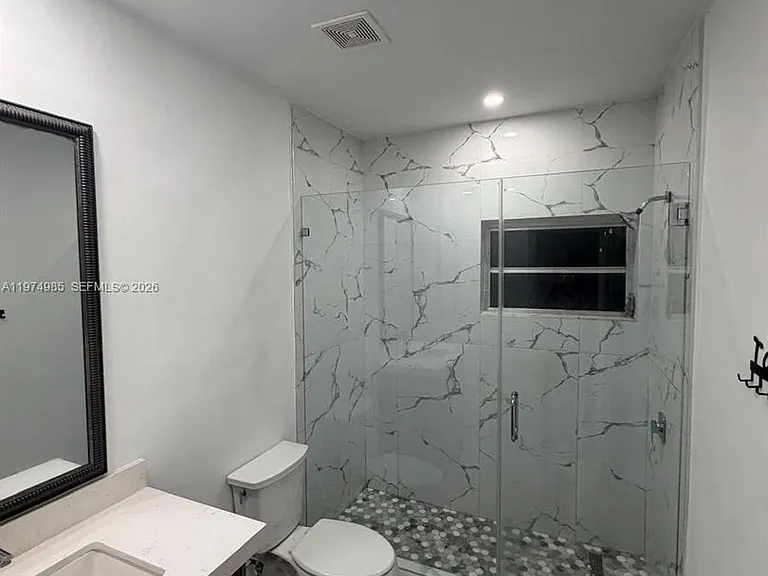 345 SW 49th Ave — Photo 12