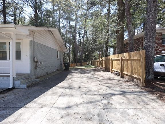 4th image of 2202 Dering Cir NE Unit 1