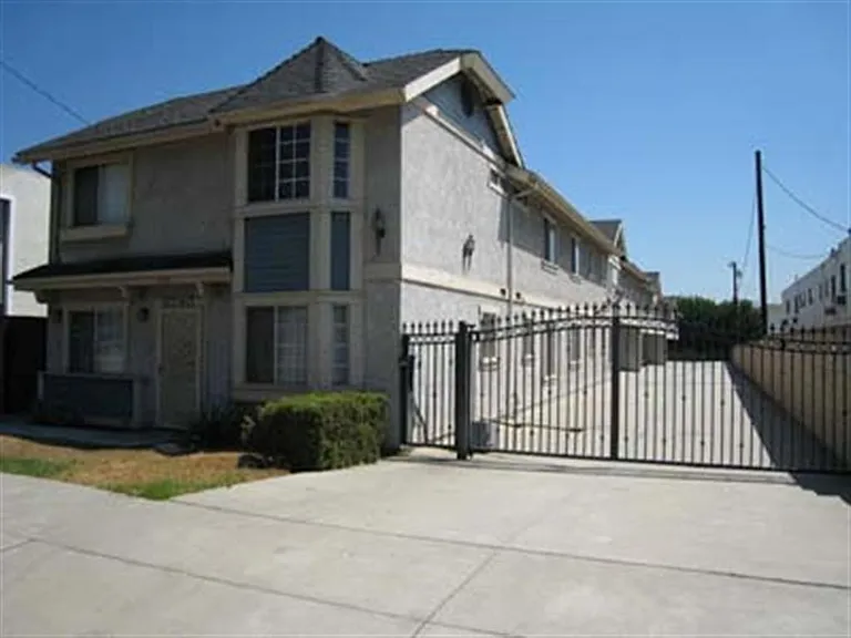 SAN6240 — Photo 2