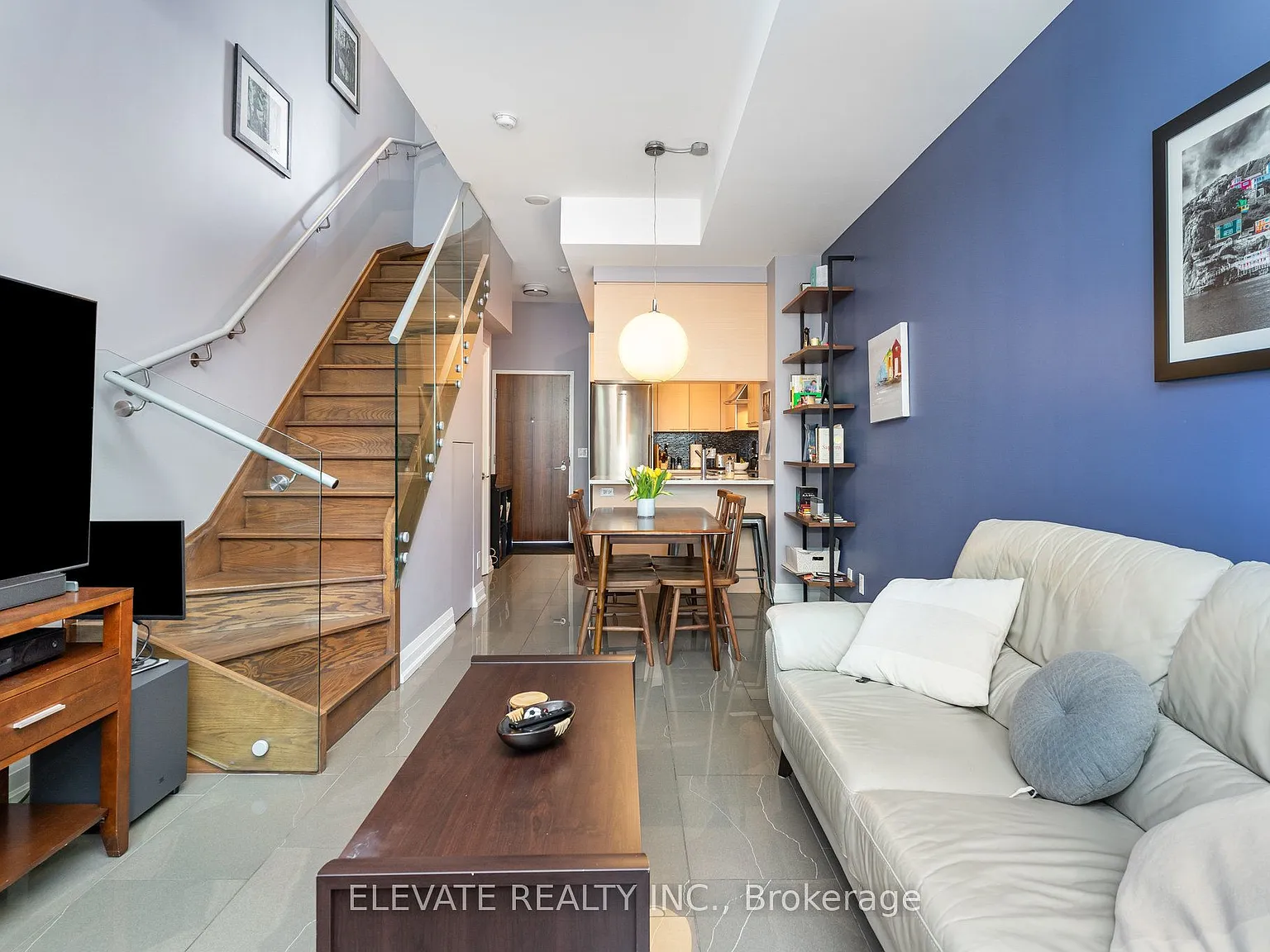 Market Wharf Condos — Photo 1