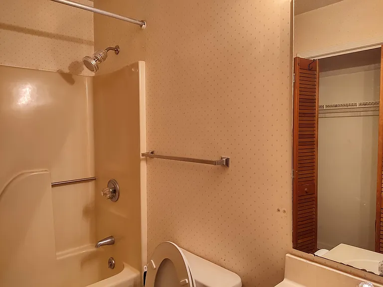 510 Fairwood Lakes Dr #19E — Photo 6