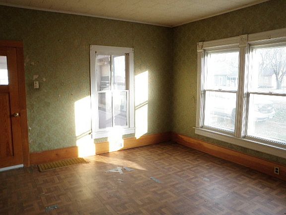 5th image of 1204 N Wasson St
