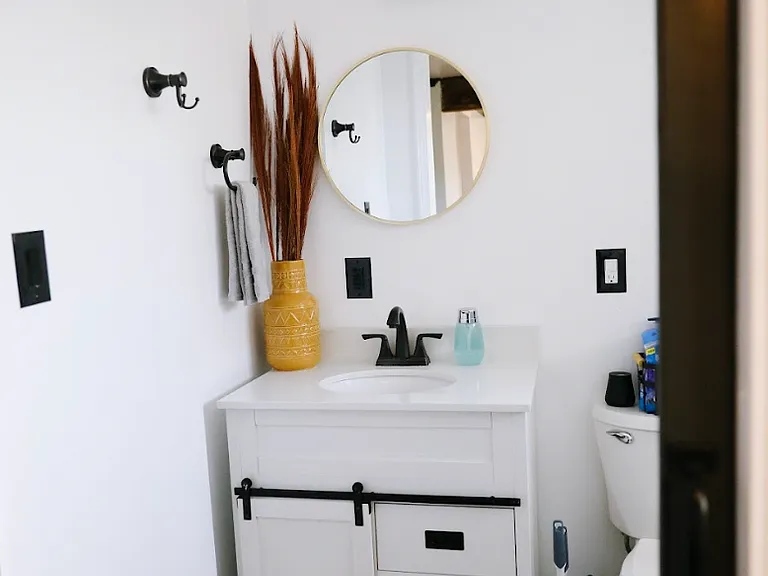 1240 Harrop St #2 — Photo 14