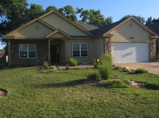 2041 E 25th Pl, Lawrence, KS 66046