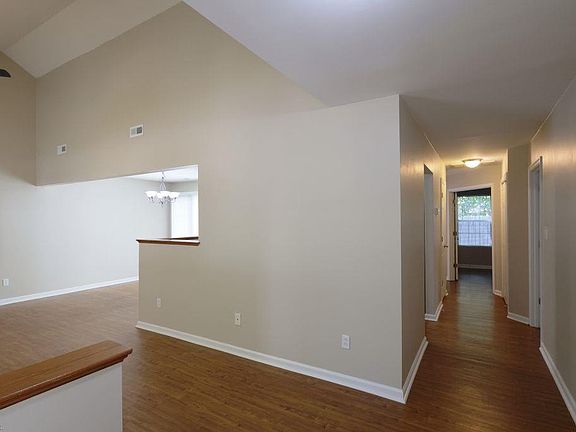 4th image of 207 Windy Ridge Ln