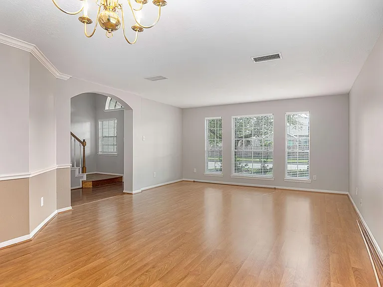 3603 NE Beacon Hill Dr — Photo 4