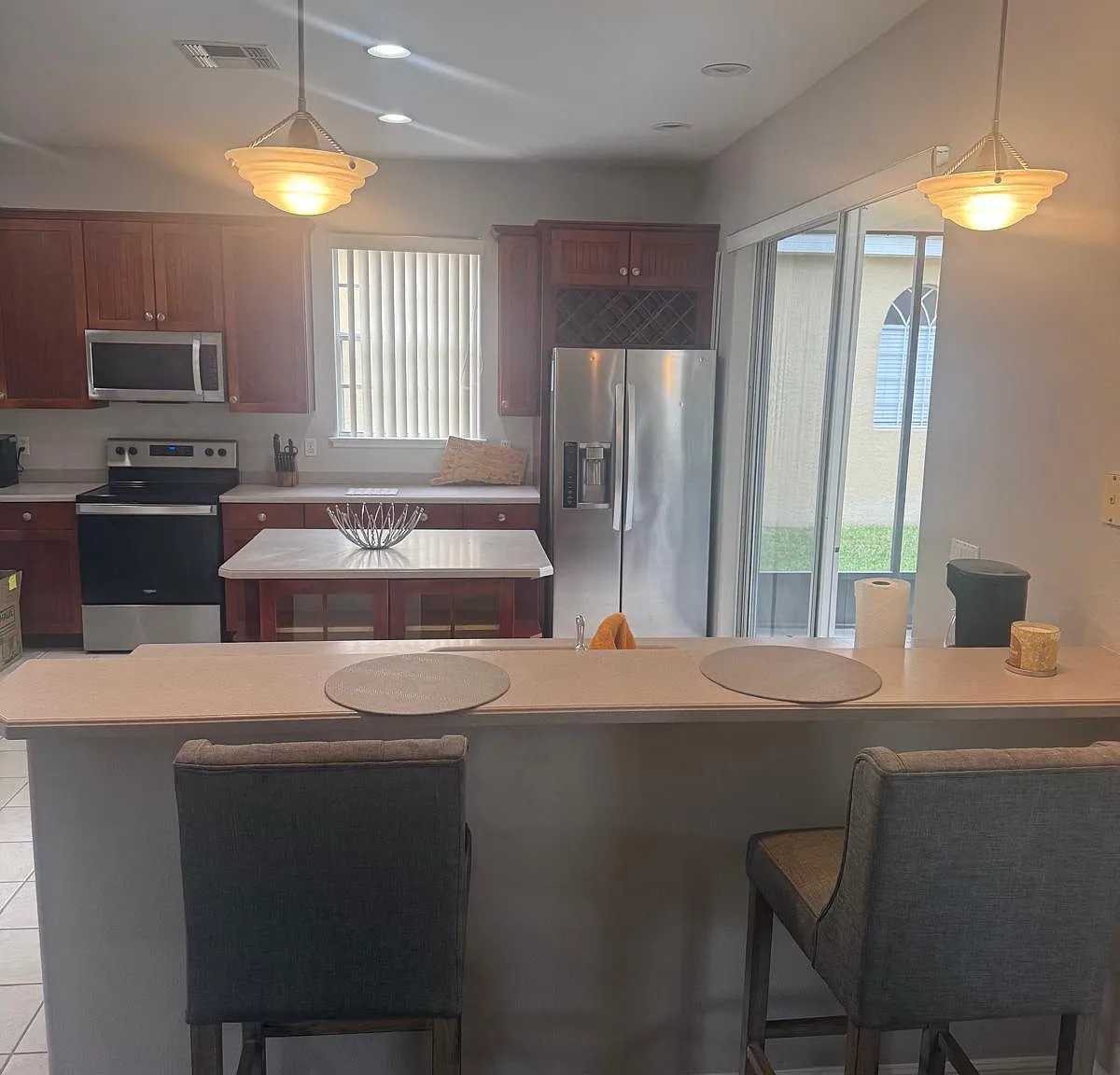 3 bed, 2.5 bath, 2201 sqft, $2,400 — Photo 4