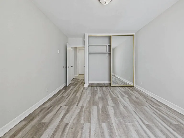 115 Doheny Apartments — Photo 36