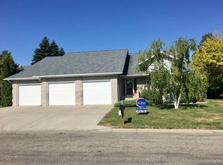 303 16th Ave SE, Devils Lake, ND 58301