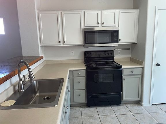 4th image of 972 W 21st Ave