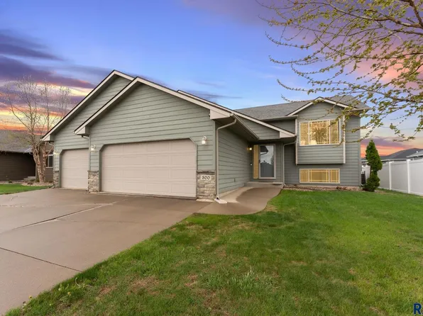 300 N Perry Ln, Harrisburg, SD 57032