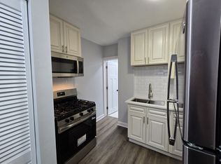 3118 N Central Park Ave #1R, Chicago, IL 60618
