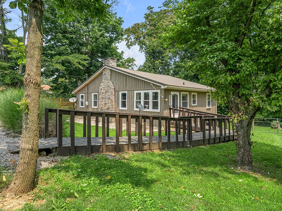 1st image of 220 Kennedy Ln