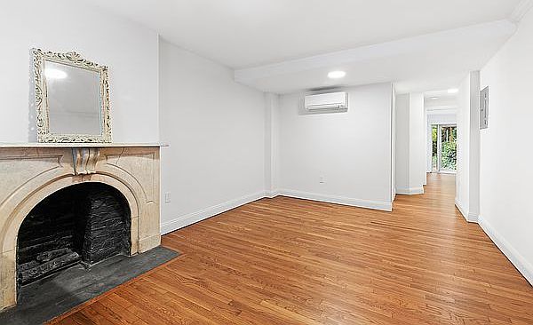 1st image of 220 E 32nd St