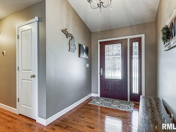 3rd image of 115 Foxx Manor Dr