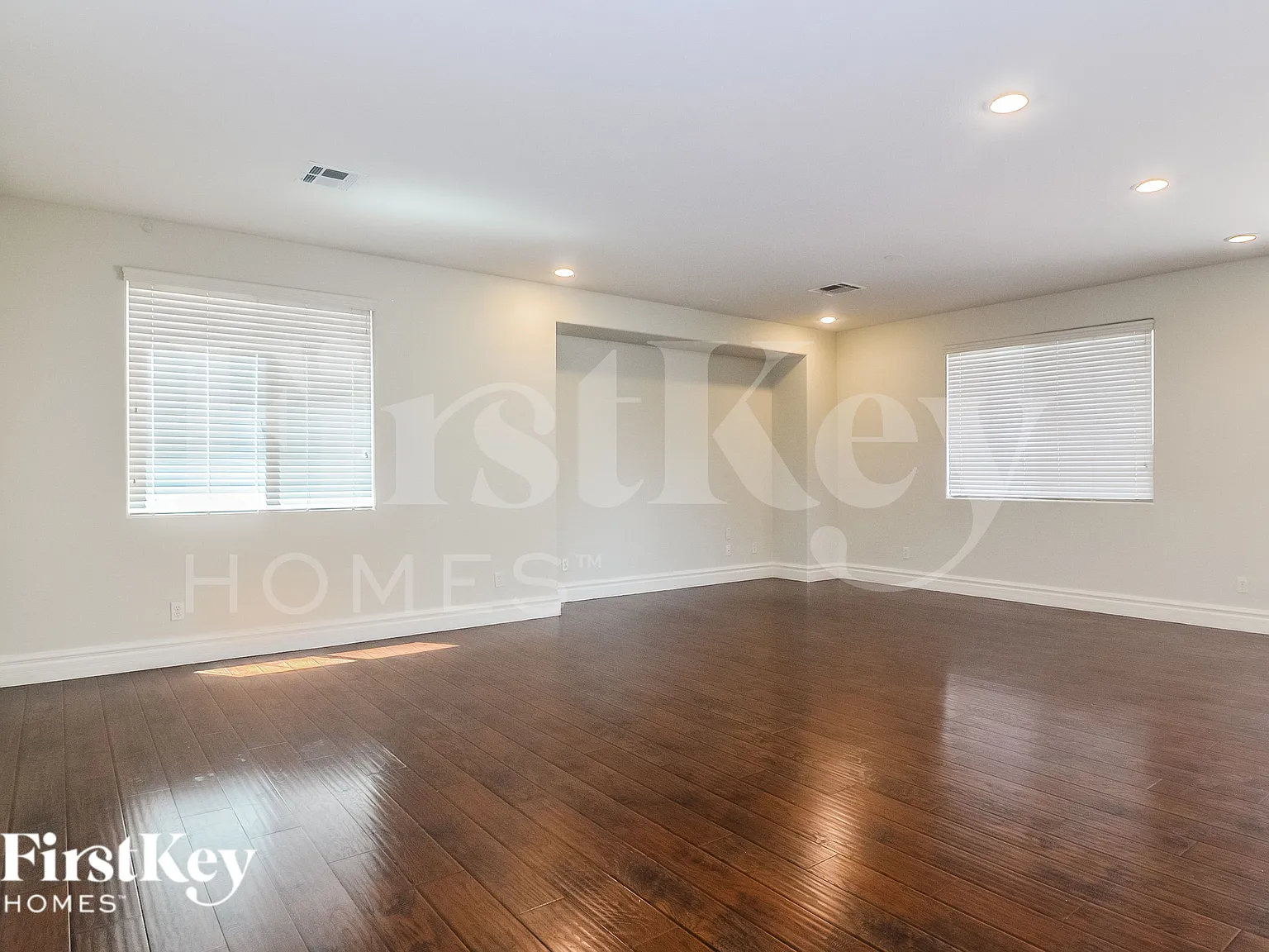 4 bed, 3.0 bath, 2415 sqft, $2,590 — Photo 3
