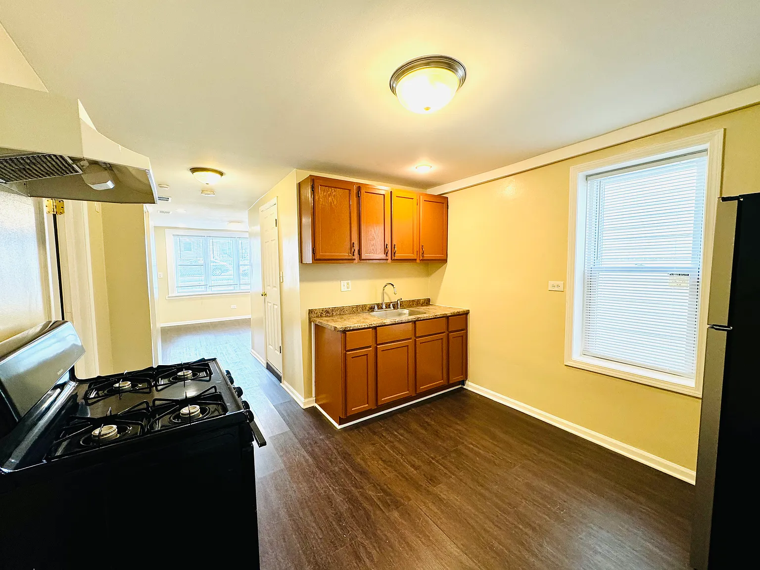4140 S Campbell Ave — Photo 3