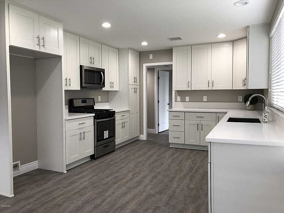 5th image of 842 S Kenmore Cir