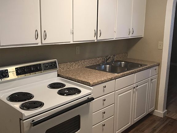 3rd image of 1908 Elmhurst Dr APT 4
