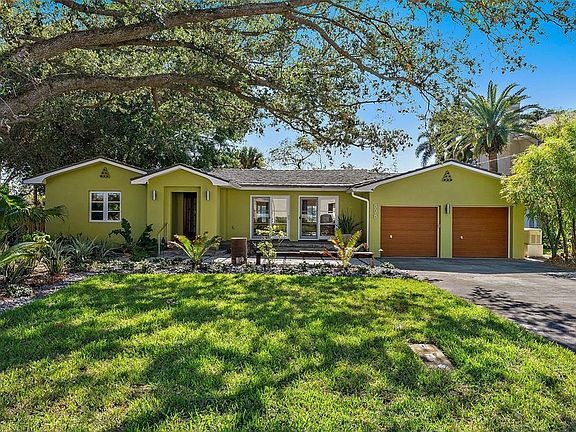 2nd image of 808 Monterey Blvd NE