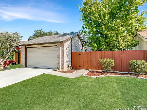 8028 LAUREL BND, San Antonio, TX 78250