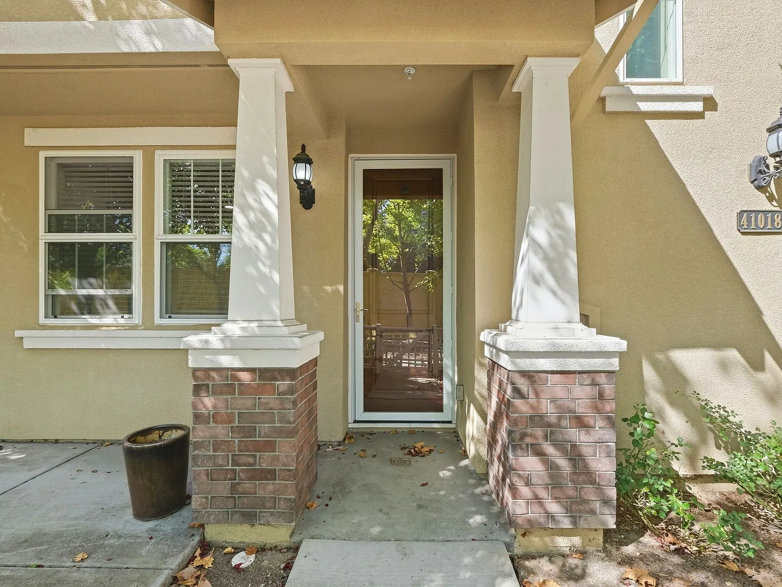 3 bed, 2.5 bath, 1712 sqft, $4,400 — Photo 2
