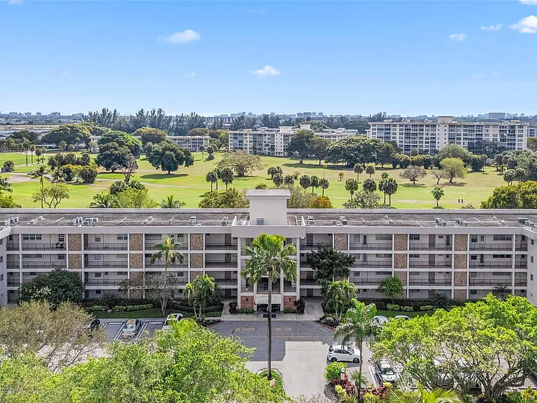 2800 N Palm Aire Dr #310 — Photo 26