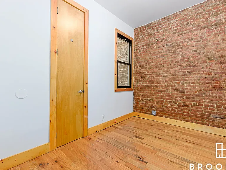 190 Schaefer St #4B — Photo 8
