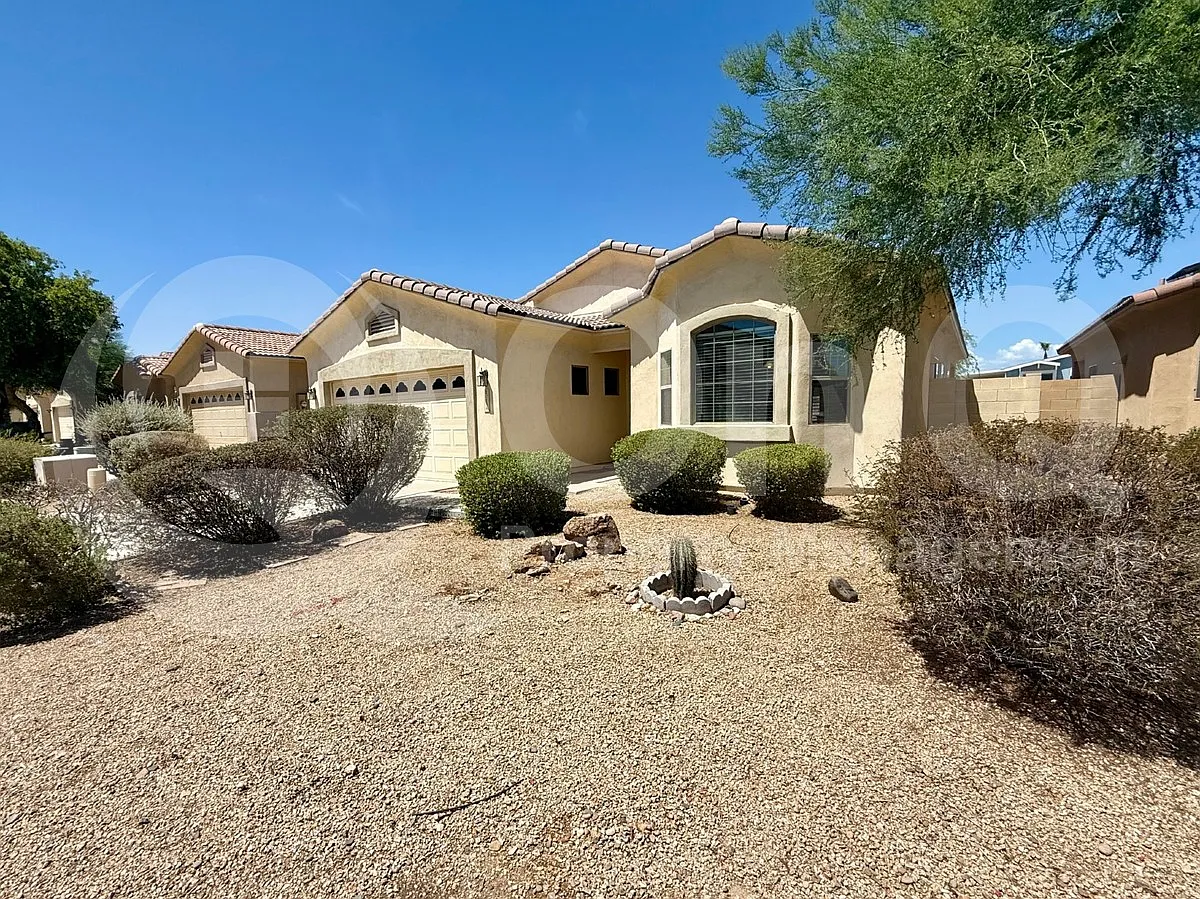 3 bed, 2.0 bath, 1680 sqft, $1,895 — Photo 2