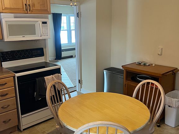 3rd image of 212 Fox St