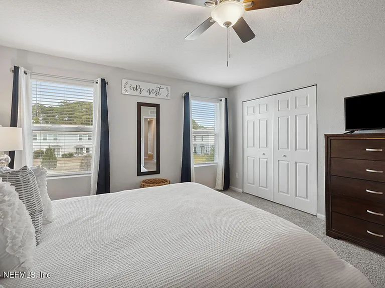 936 Capitol Pkwy — Photo 17