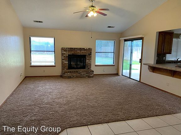 3rd image of 242 S Cottonwood Ct