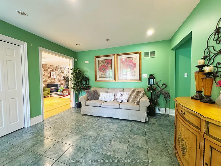 2415 Jarvis St #B4 — Photo 2