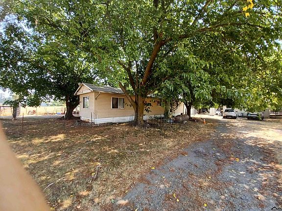 3rd image of 22981 Tehama Ave