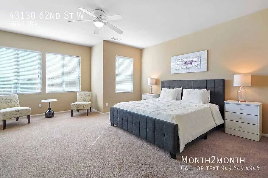 Spacious Castle on 62nd St — Photo 4