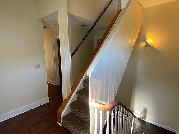 4th image of 400 Warner St #2