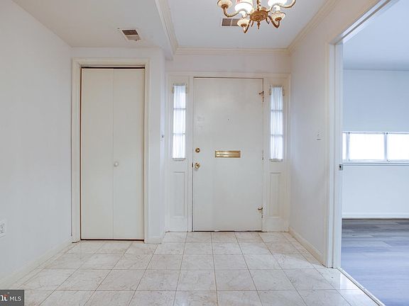 3rd image of 7409 Hallcrest Dr