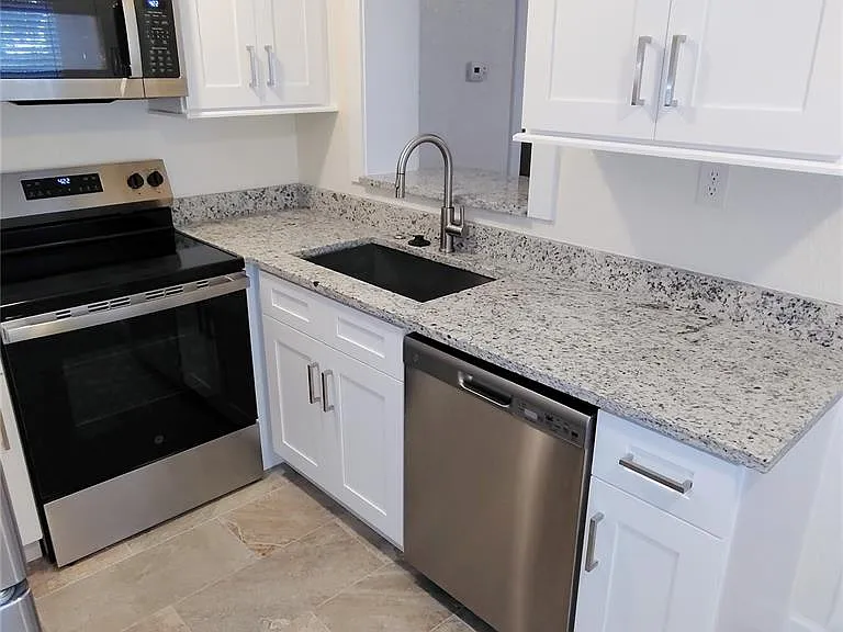 2230 Grove St S — Photo 13
