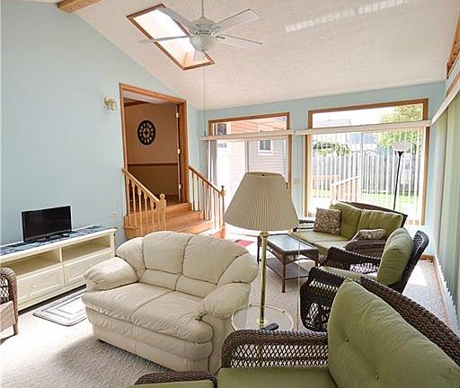 5th image of 568 Carolyn Dr