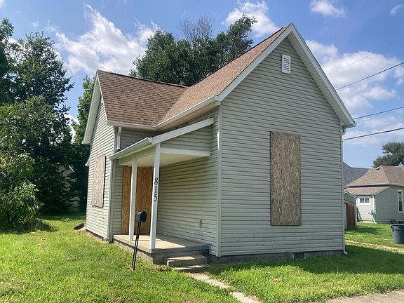 3rd image of 815 Center St