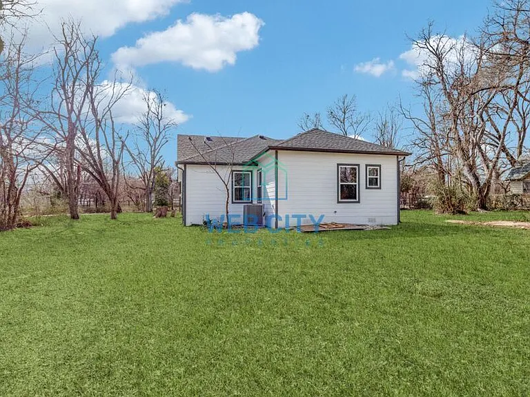 3207 Mallory Dr — Photo 11