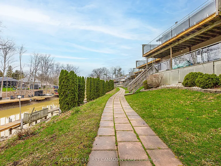 90 Ontario St S #12 — Photo 37