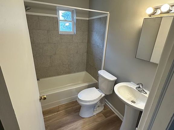 3rd image of 1339 21st St NE #1401
