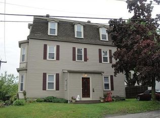 104 Water St APT 1L, Clinton, MA 01510
