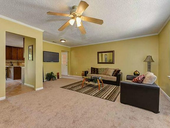 3rd image of 1423 Berkshire Dr